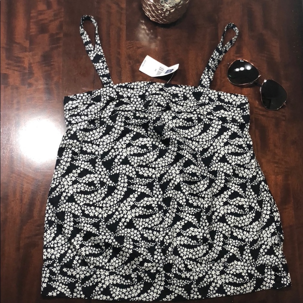 ⬇️ 3/$20 🖤 NWT Gap tank top⬇️
